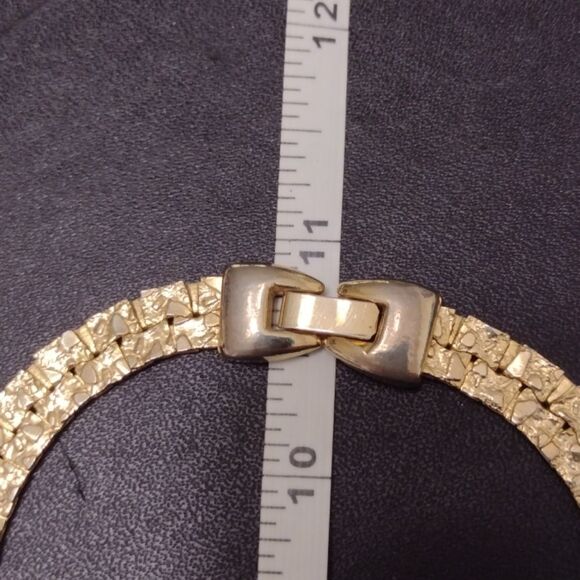 *Sale* Gold tone thick textured necklace 22" - Picture 9 of 11